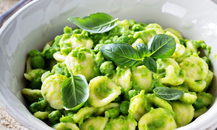Ricetta vegan per Pasqua: orecchiette con piselli